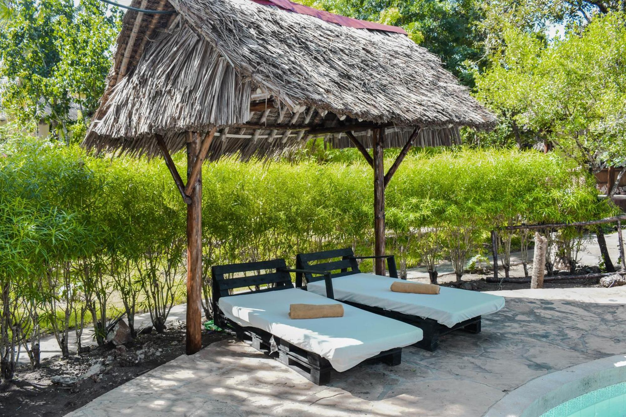 African Hut Tiny Cottage Diani Beach Exterior foto